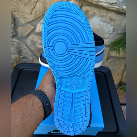 Air Jordan 1 High “UNC Toe” Size 6Y - Picture 9 of 10